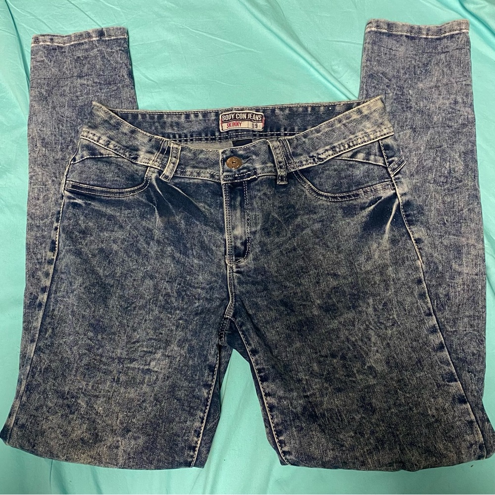Body Con Amethyst acid washed skinny Jeans, zip and button fly
